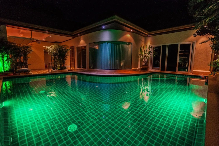 3 Bedrooms Sextuple Villa