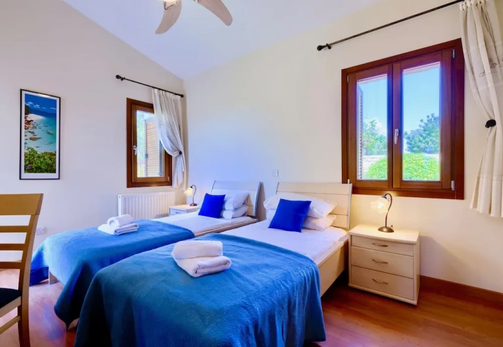 4 Bedrooms Villa