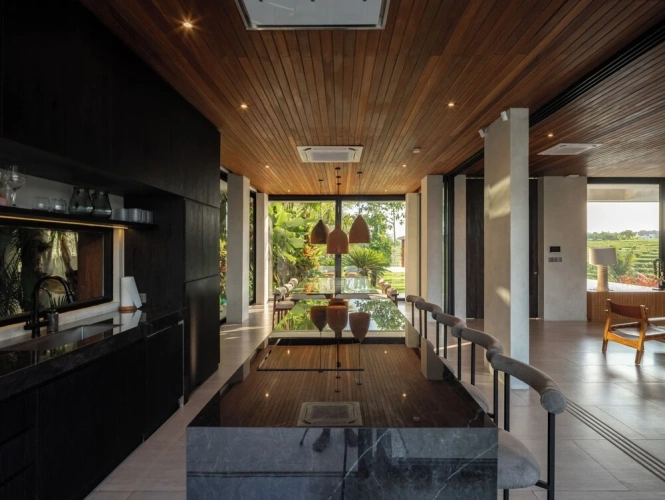 4 Bedrooms Villa