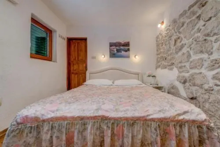 Guesthouse F
