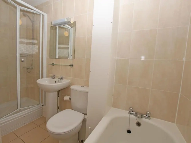 2 Bedrooms Apartment