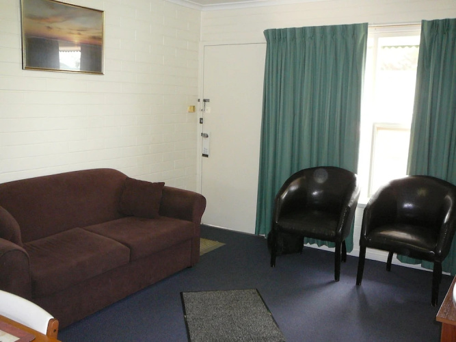 Oval Motel