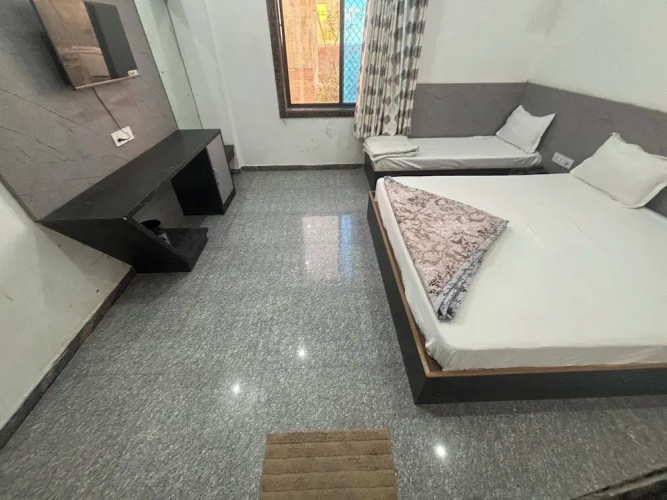 Hotel Ishwar Palace