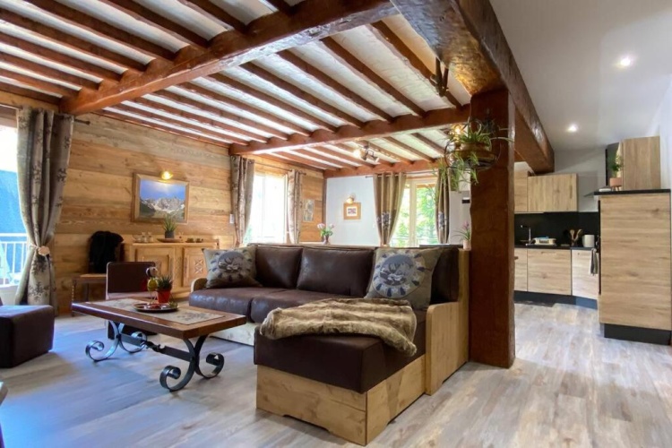 3 Bedrooms Apartment
