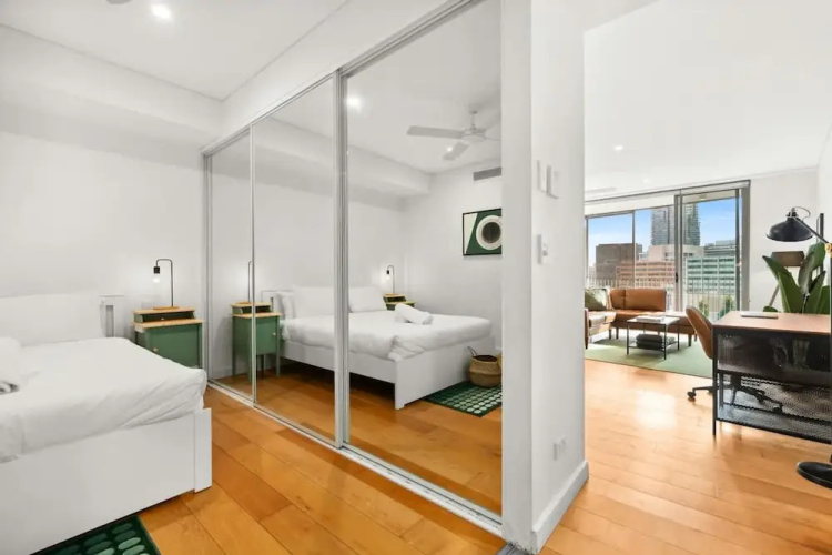 Central Charming 2 Bedrooms With Balcony Aircon