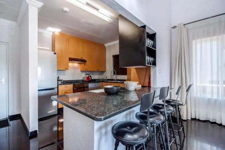Upmarket Sandton apartment