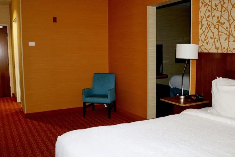 Peach Tree Inn And Suites