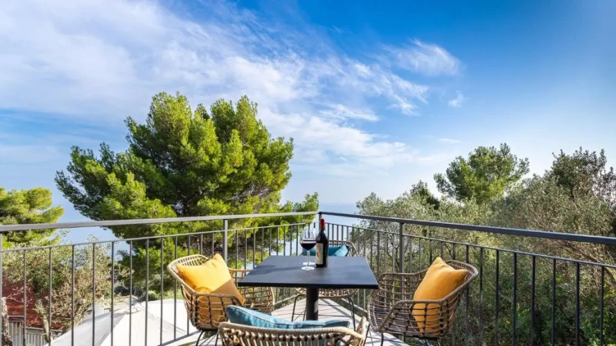 4 Bedrooms Villa