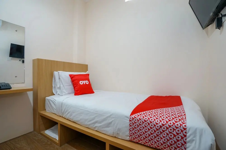 OYO 1574 U xpress Hotel