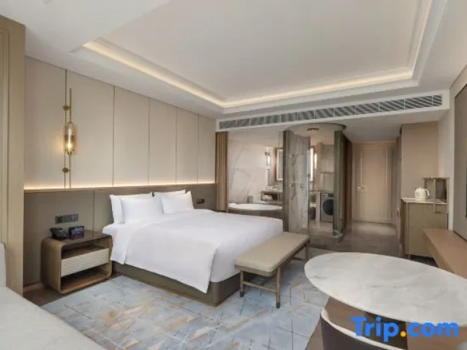 Standard Double room with city view