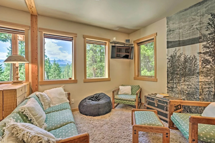 Private Leavenworth Cabin w/ Mtn Views & Fire Pit