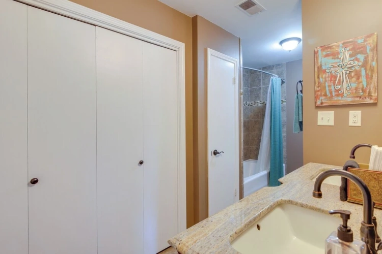 4 Bedrooms Cottage