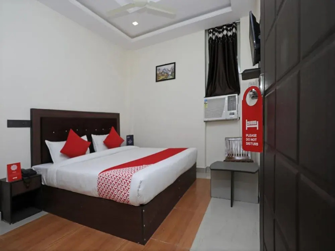 OYO Flagship 14468 Hotel Divine Ganges