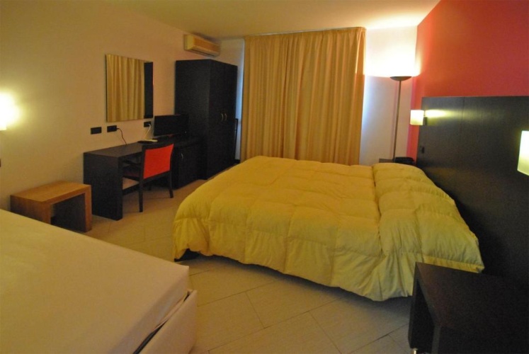Standard Double room with partial sea view