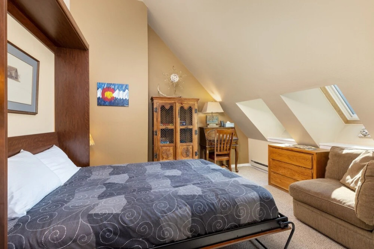2105 The Pines 3 Bedroom Condo by RedAwning