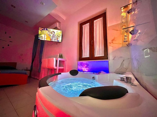 Deluxe Double room with balcony and with courtyard view