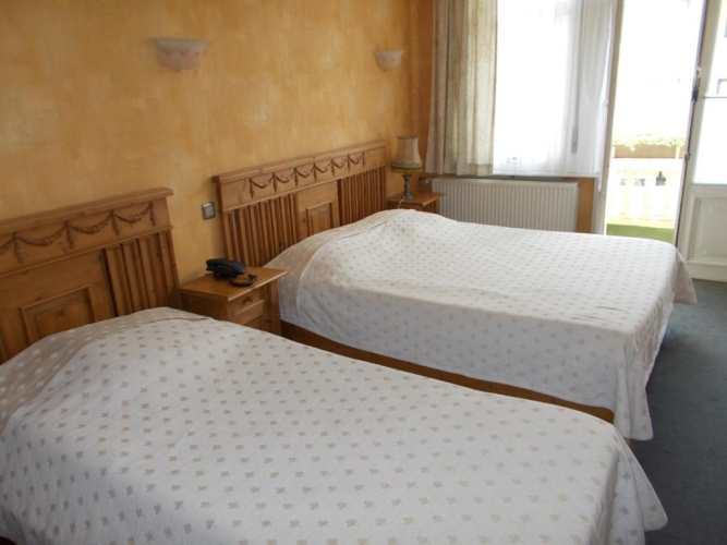 Standard Triple room