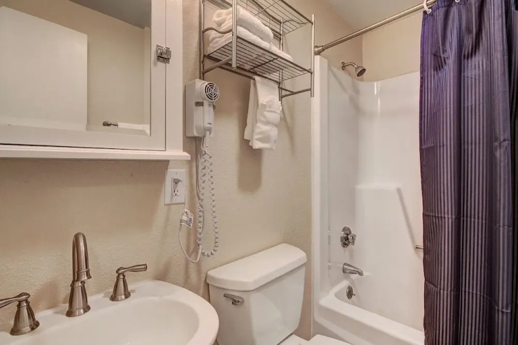 2964 Key 1 Bedroom Condo by RedAwning