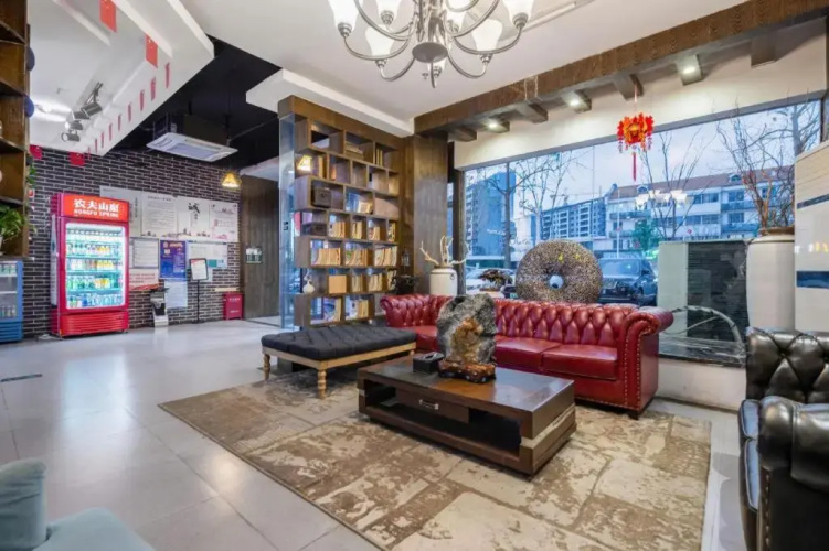 James Joyce Coffetel·Suqian Bus Station
