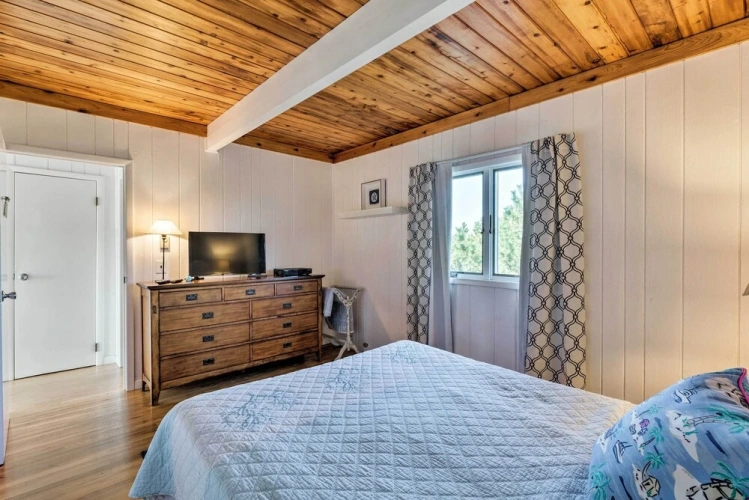 5 Bedrooms Cottage