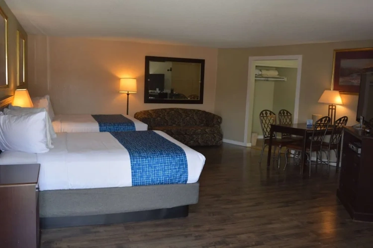 Deluxe Quadruple Suite
