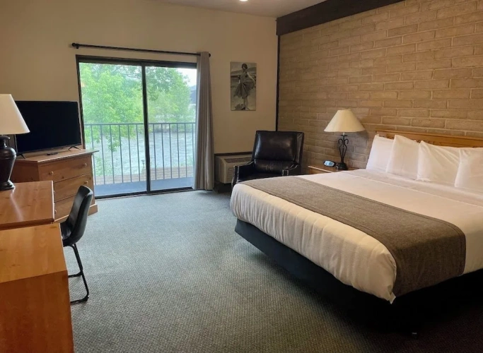 Standard Double room with river view