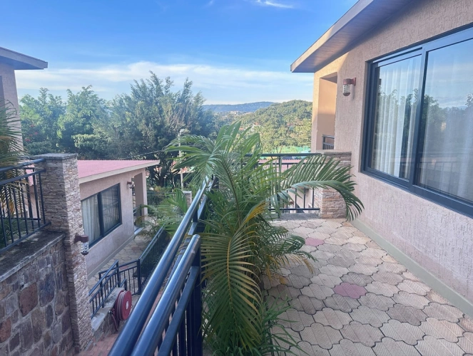 2 Bedrooms Comfort Apartment with land view
