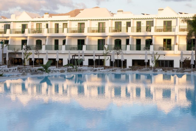 Standard Double room with pool view
