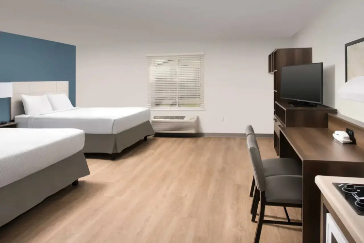 Woodspring Suites Lancaster North