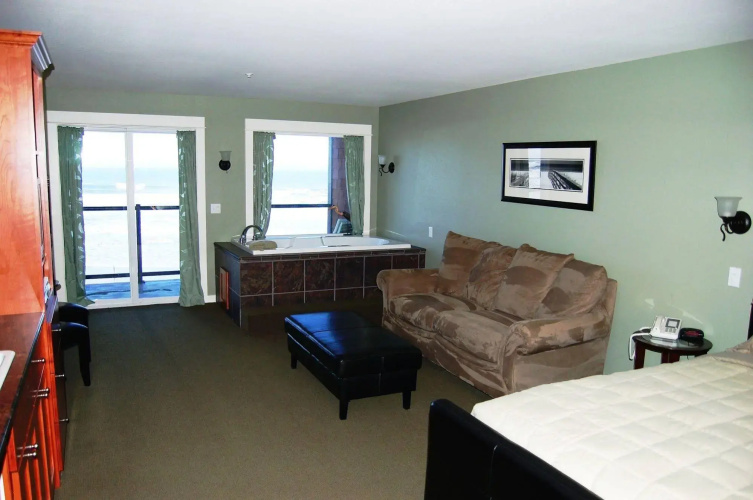 Starfish Manor Oceanfront Hotel