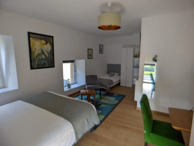Standard Triple room