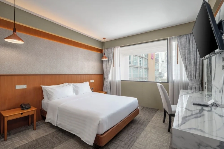 Deluxe Double room with city view