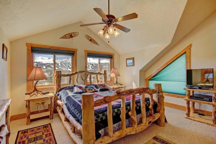 Barton  4 Bedroom Home by RedAwning