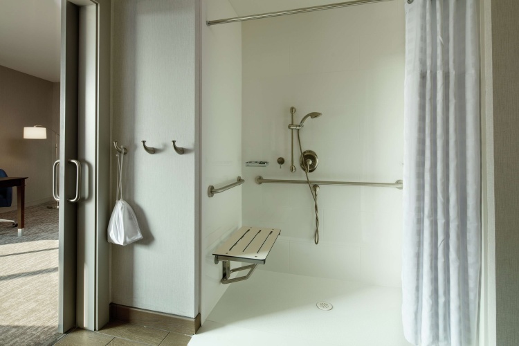 Hampton Inn & Suites Teaneck Glenpointe, NJ photo 11