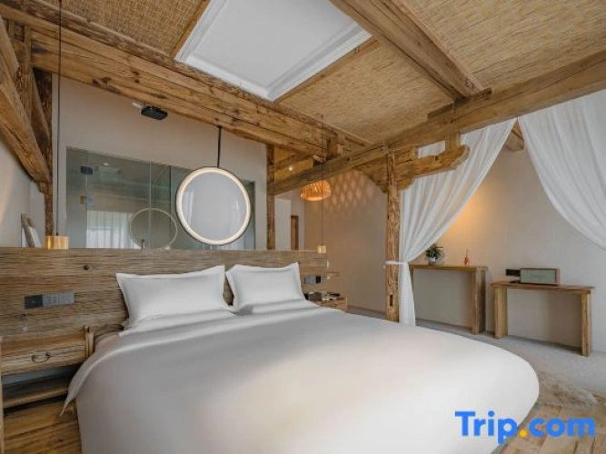 Standard Double room with lake view