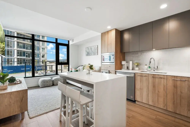 AQUA Corner Unit w Amazing View 614