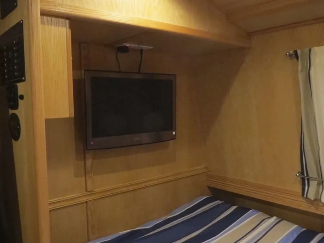 Houseboat Hotels