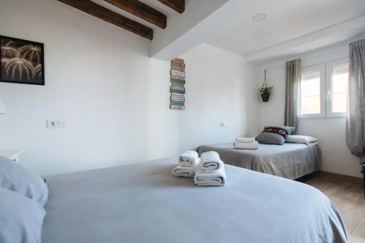 Standard Triple room