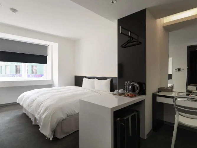 Deluxe Double room with city view