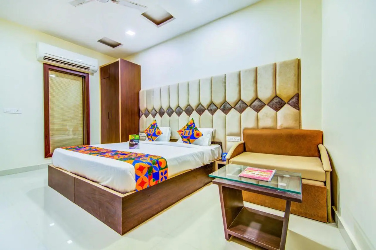 Fabhotel Nayyar Inn