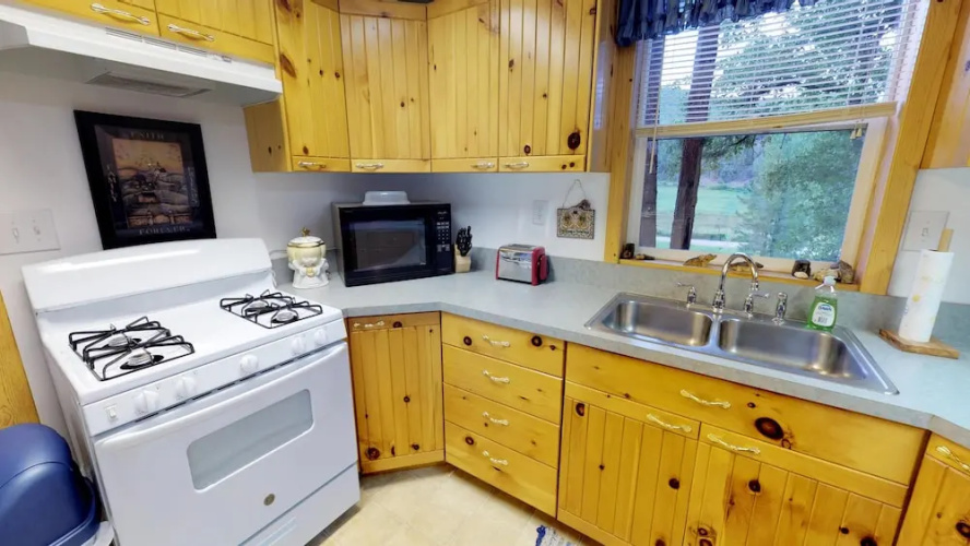 The Cabin at Lydias Canyon