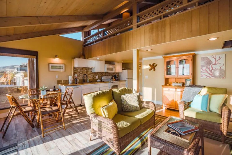 Seamist Beach Cottage, Private Beach & Ocean views