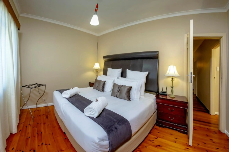 Munro Suites