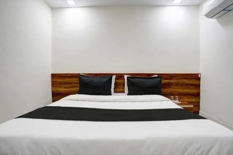 Goroomgo Apollo Vastrapur