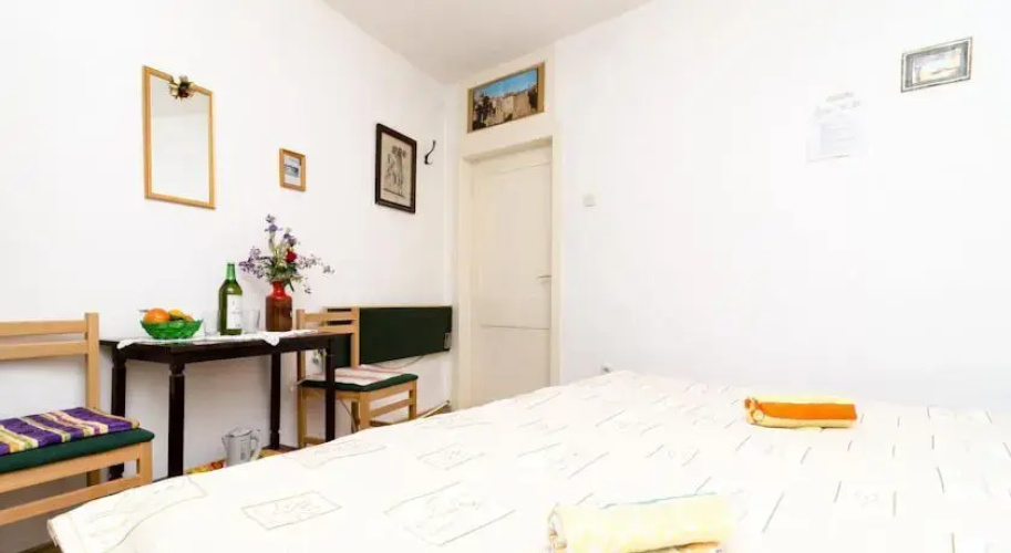 Room Divna Old Town