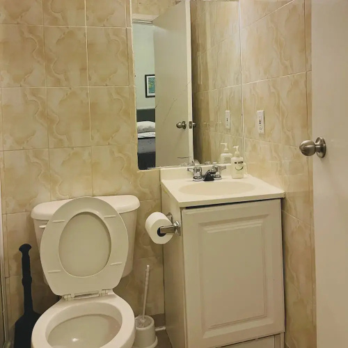 Moe's Suite Hotel