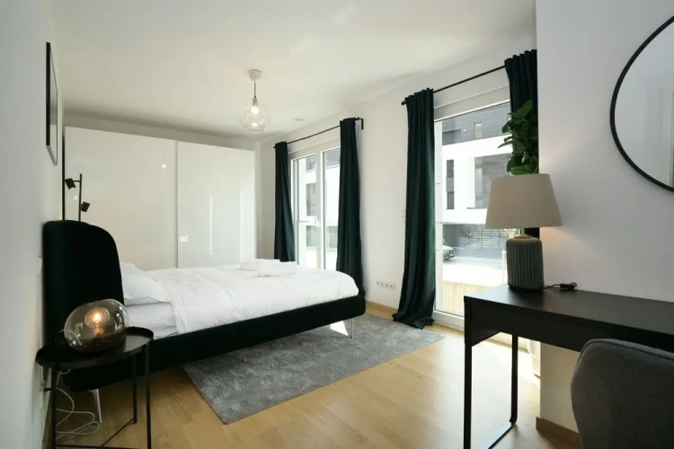 2BR Apt 100 m2 w Terrace Garden & Pkg