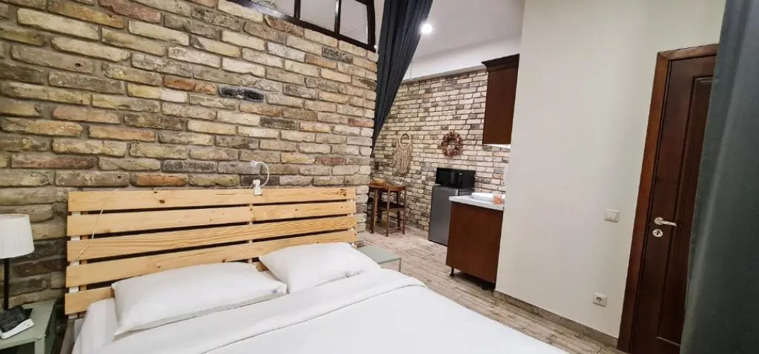 City-Center Basement Studio Free Parking Netflix