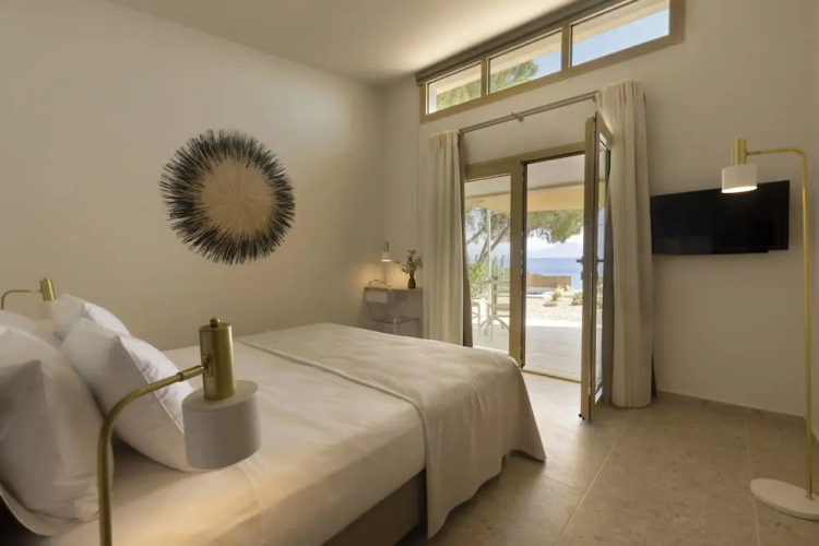 Aura Loutraki Villa