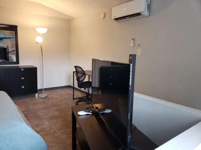 Apartment - 1064 College Street